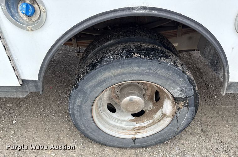 image for item DQ6689 2016 Ford F550 Super Duty utility / service truck