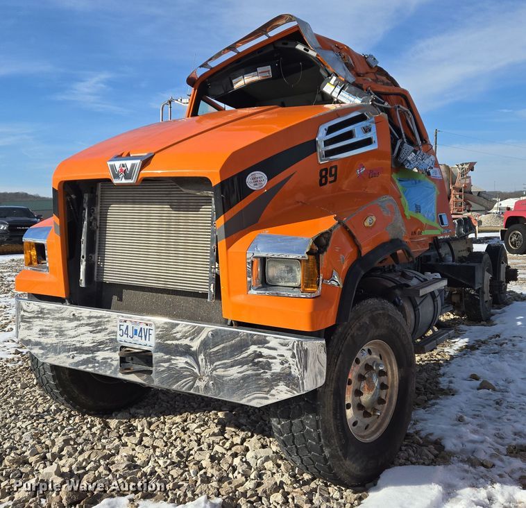 image for item DS5271 2020 Western Star 4700SF ready mix tuck cab and chassis