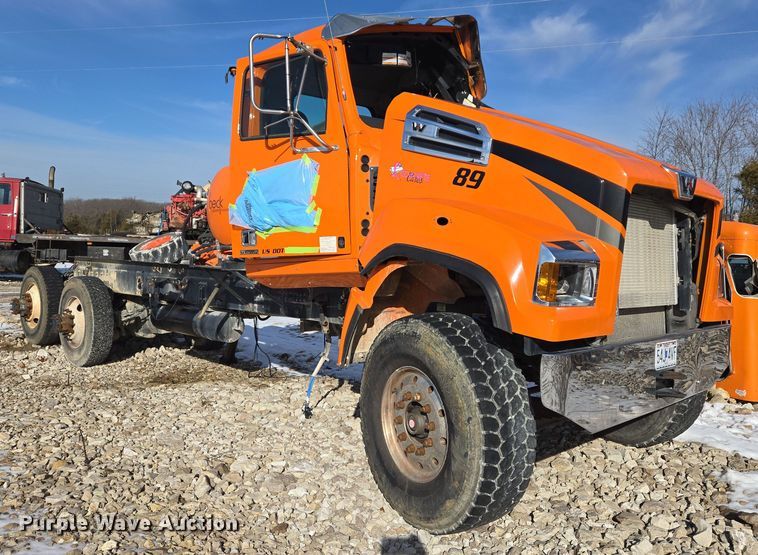 image for item DS5271 2020 Western Star 4700SF ready mix tuck cab and chassis