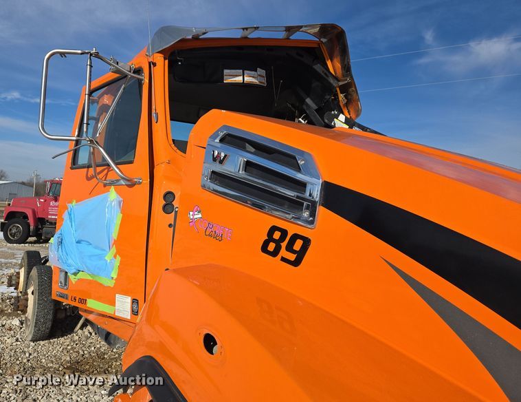 image for item DS5271 2020 Western Star 4700SF ready mix tuck cab and chassis