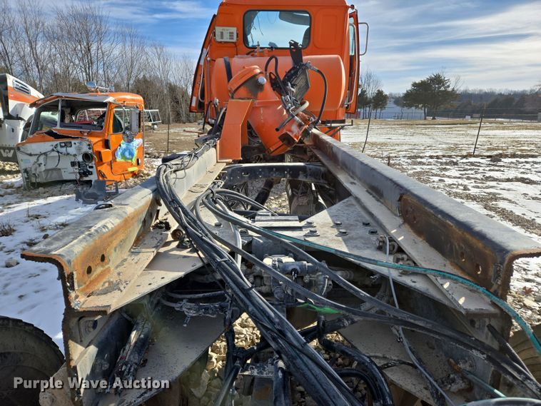 image for item DS5271 2020 Western Star 4700SF ready mix tuck cab and chassis