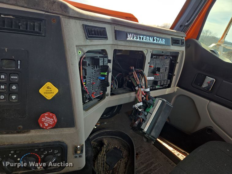 image for item DS5271 2020 Western Star 4700SF ready mix tuck cab and chassis