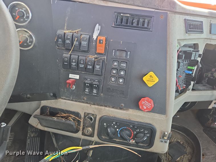 image for item DS5271 2020 Western Star 4700SF ready mix tuck cab and chassis