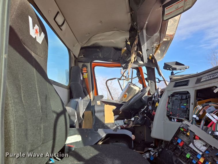 image for item DS5271 2020 Western Star 4700SF ready mix tuck cab and chassis