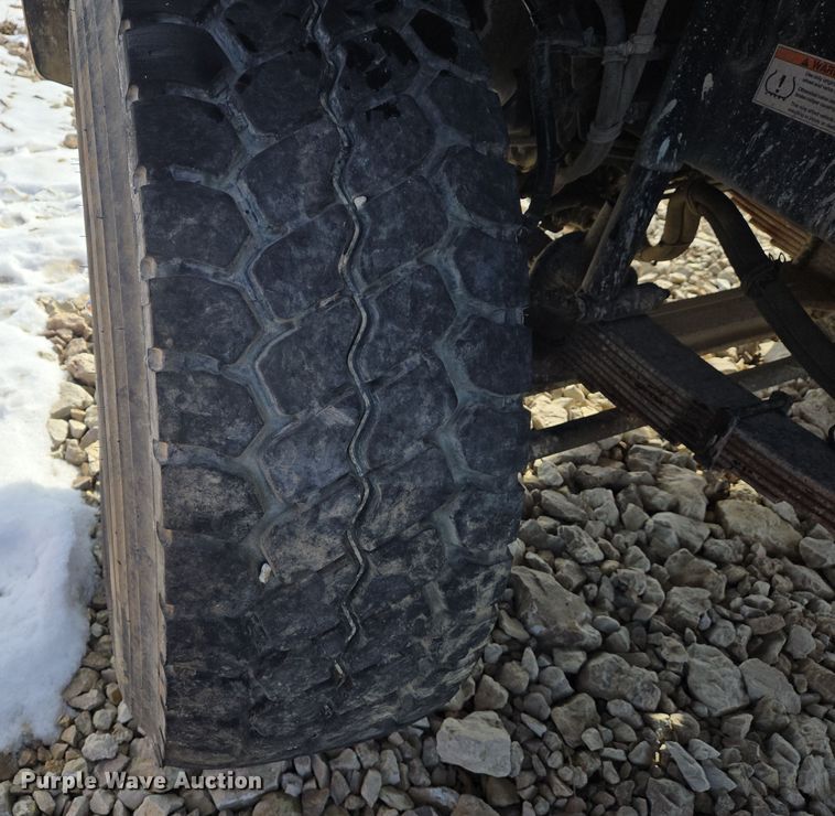 image for item DS5271 2020 Western Star 4700SF ready mix tuck cab and chassis