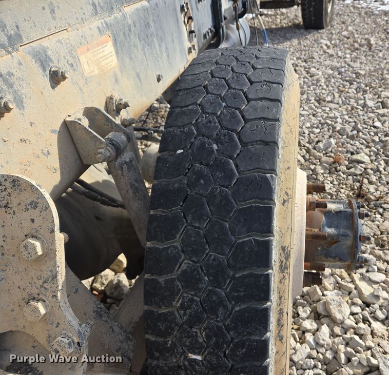 image for item DS5271 2020 Western Star 4700SF ready mix tuck cab and chassis