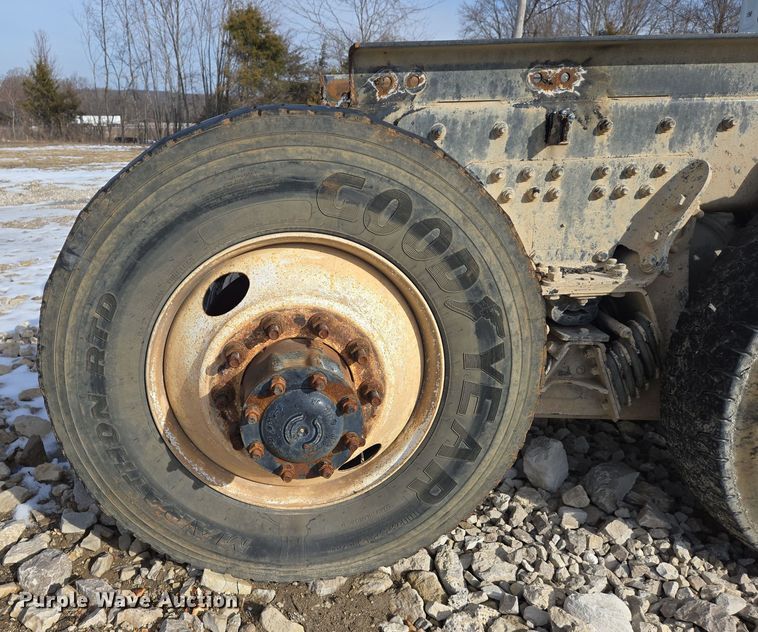 image for item DS5271 2020 Western Star 4700SF ready mix tuck cab and chassis