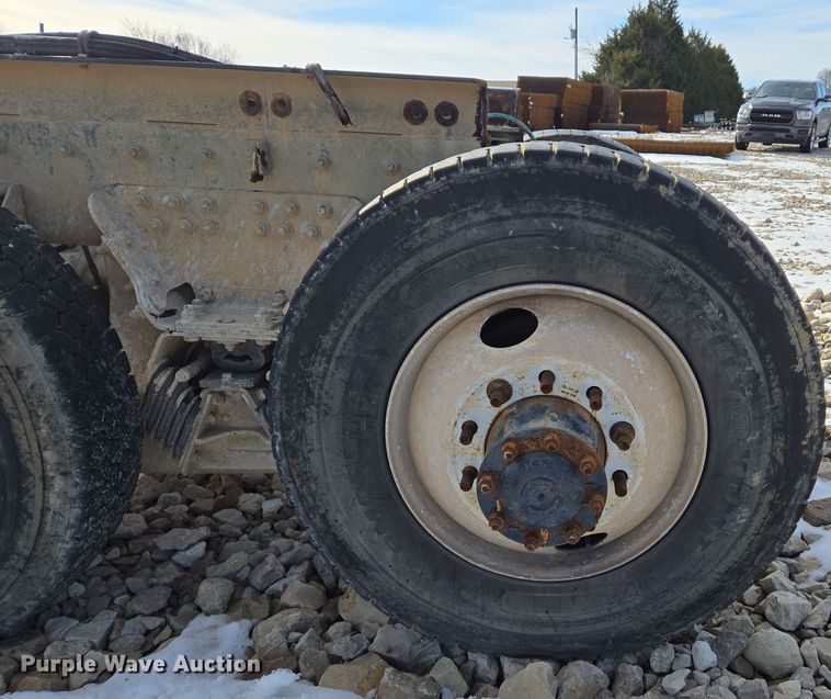 image for item DS5271 2020 Western Star 4700SF ready mix tuck cab and chassis