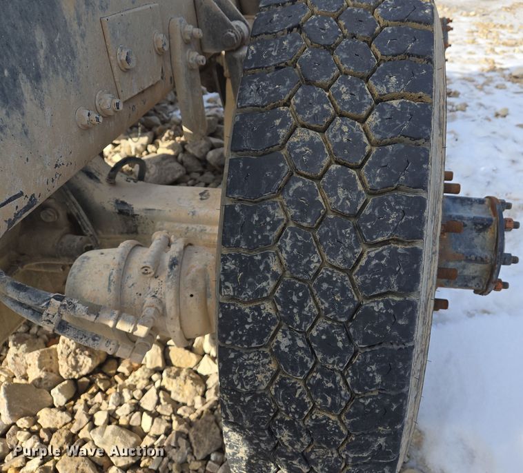 image for item DS5271 2020 Western Star 4700SF ready mix tuck cab and chassis