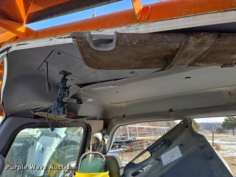 image for item DS5272 2012 Peterbilt semi truck cab