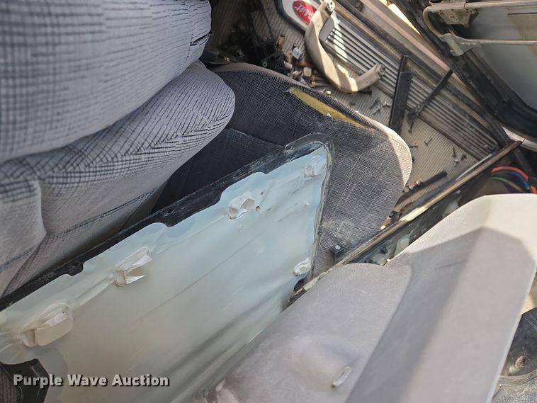 image for item DS5272 2012 Peterbilt semi truck cab