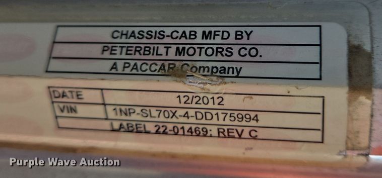 image for item DS5272 2012 Peterbilt semi truck cab