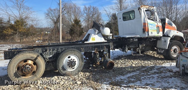 image for item DS5273 2015 Western Star 4700SF ready mix truck cab and chassis