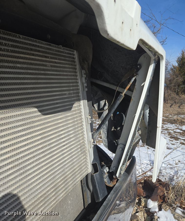 image for item DS5273 2015 Western Star 4700SF ready mix truck cab and chassis