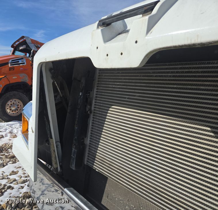 image for item DS5273 2015 Western Star 4700SF ready mix truck cab and chassis