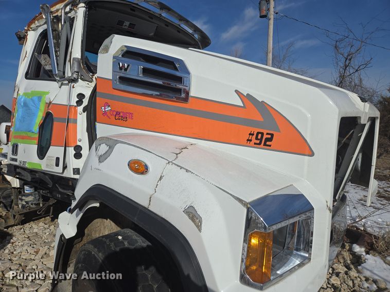 image for item DS5273 2015 Western Star 4700SF ready mix truck cab and chassis