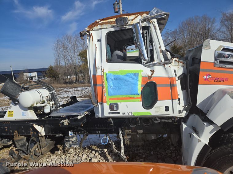 image for item DS5273 2015 Western Star 4700SF ready mix truck cab and chassis