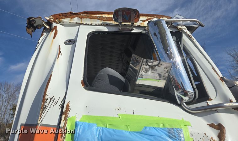 image for item DS5273 2015 Western Star 4700SF ready mix truck cab and chassis