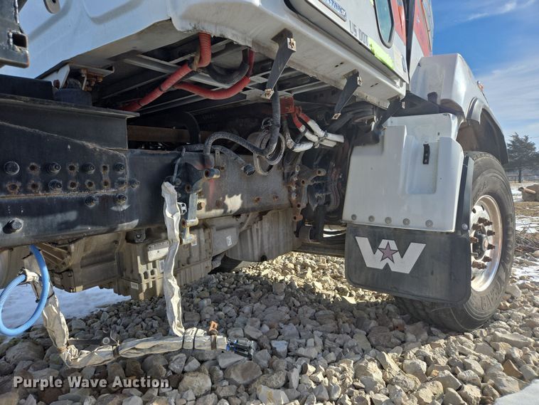 image for item DS5273 2015 Western Star 4700SF ready mix truck cab and chassis