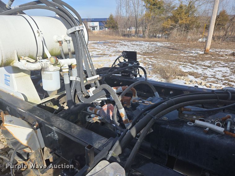 image for item DS5273 2015 Western Star 4700SF ready mix truck cab and chassis