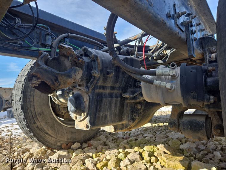 image for item DS5273 2015 Western Star 4700SF ready mix truck cab and chassis