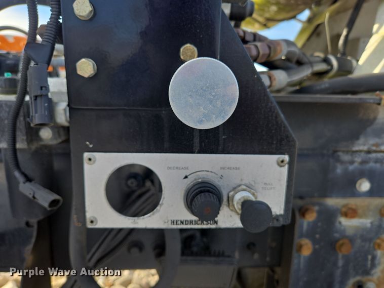 image for item DS5273 2015 Western Star 4700SF ready mix truck cab and chassis