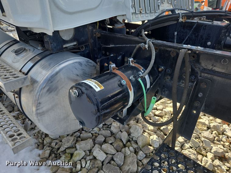 image for item DS5273 2015 Western Star 4700SF ready mix truck cab and chassis