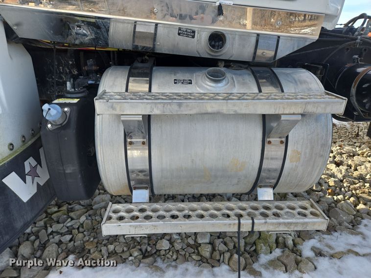 image for item DS5273 2015 Western Star 4700SF ready mix truck cab and chassis