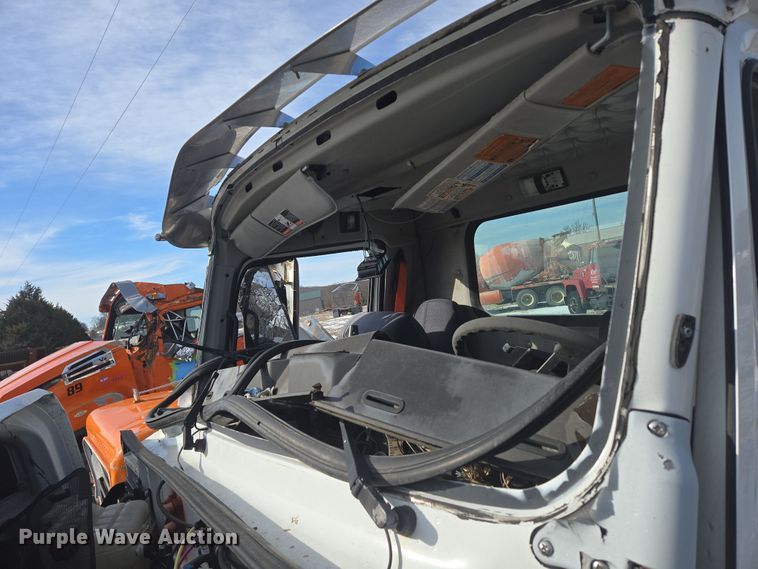 image for item DS5273 2015 Western Star 4700SF ready mix truck cab and chassis