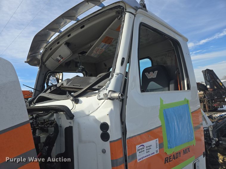 image for item DS5273 2015 Western Star 4700SF ready mix truck cab and chassis