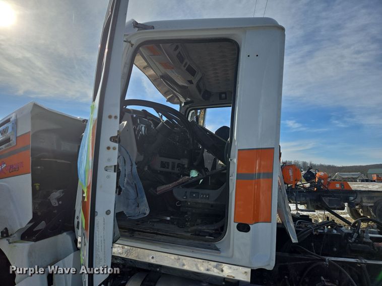 image for item DS5273 2015 Western Star 4700SF ready mix truck cab and chassis