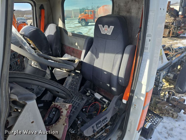 image for item DS5273 2015 Western Star 4700SF ready mix truck cab and chassis