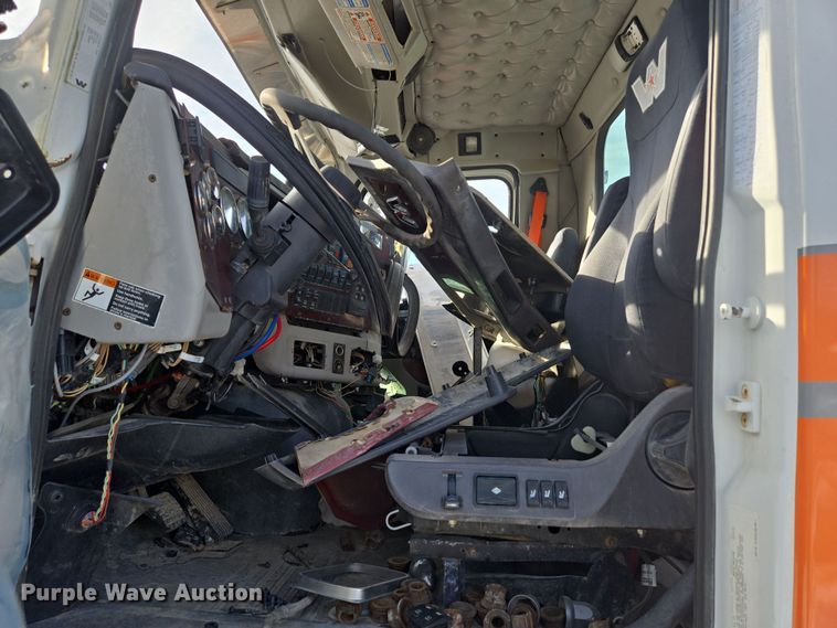 image for item DS5273 2015 Western Star 4700SF ready mix truck cab and chassis