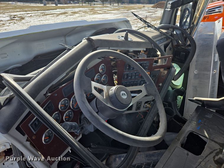 image for item DS5273 2015 Western Star 4700SF ready mix truck cab and chassis