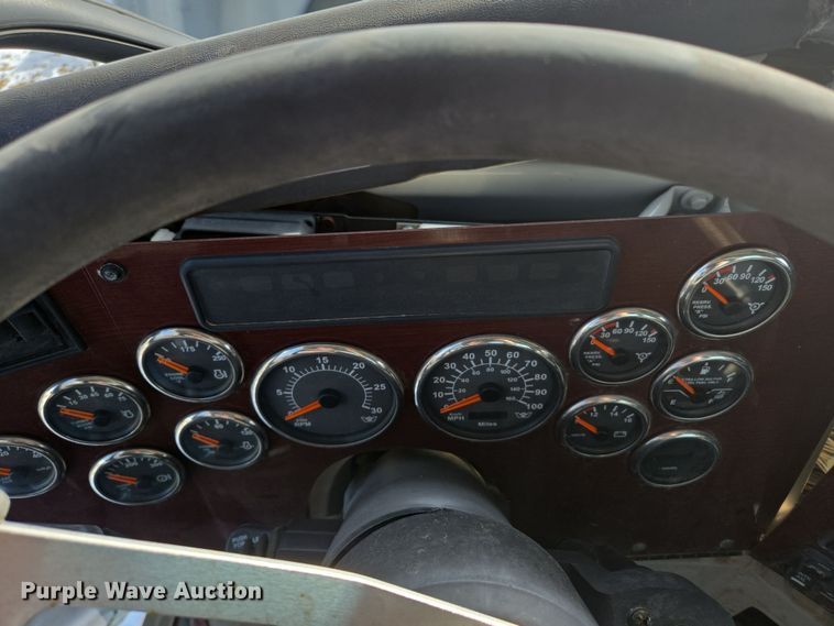 image for item DS5273 2015 Western Star 4700SF ready mix truck cab and chassis