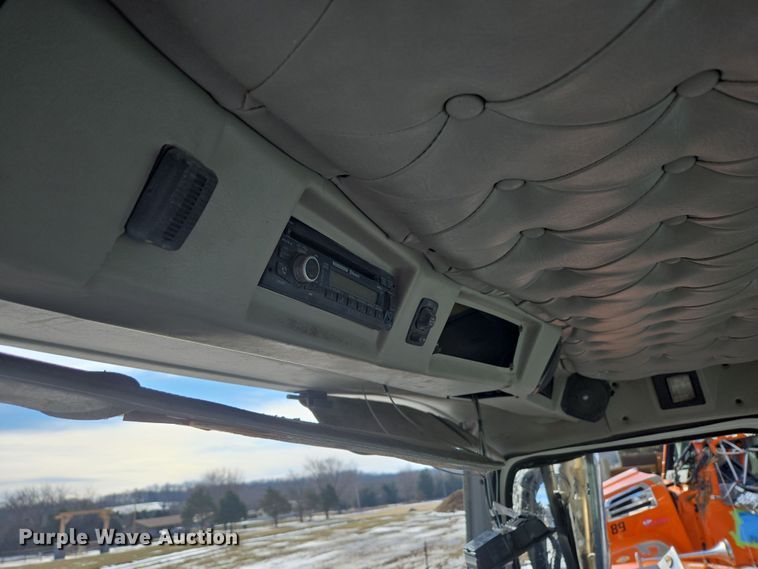 image for item DS5273 2015 Western Star 4700SF ready mix truck cab and chassis