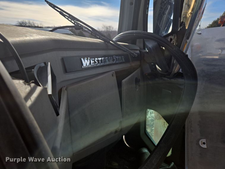 image for item DS5273 2015 Western Star 4700SF ready mix truck cab and chassis