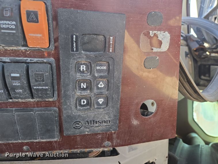 image for item DS5273 2015 Western Star 4700SF ready mix truck cab and chassis