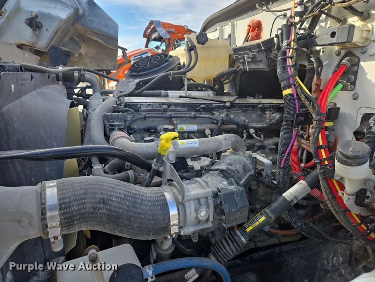 image for item DS5273 2015 Western Star 4700SF ready mix truck cab and chassis