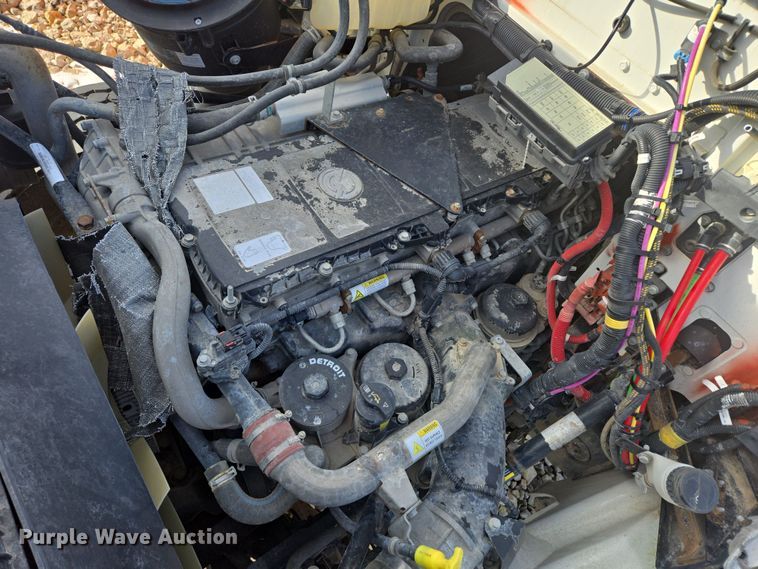 image for item DS5273 2015 Western Star 4700SF ready mix truck cab and chassis