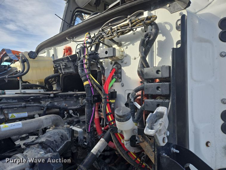 image for item DS5273 2015 Western Star 4700SF ready mix truck cab and chassis