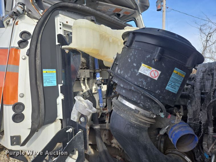 image for item DS5273 2015 Western Star 4700SF ready mix truck cab and chassis