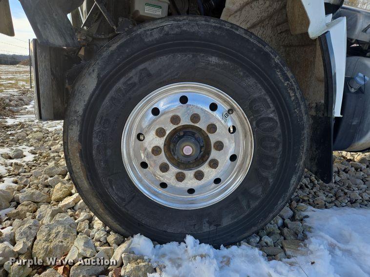 image for item DS5273 2015 Western Star 4700SF ready mix truck cab and chassis