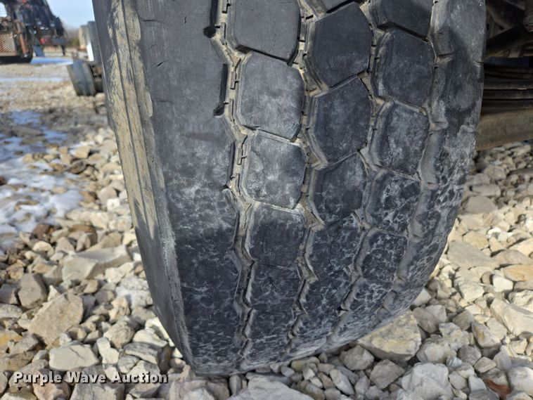 image for item DS5273 2015 Western Star 4700SF ready mix truck cab and chassis