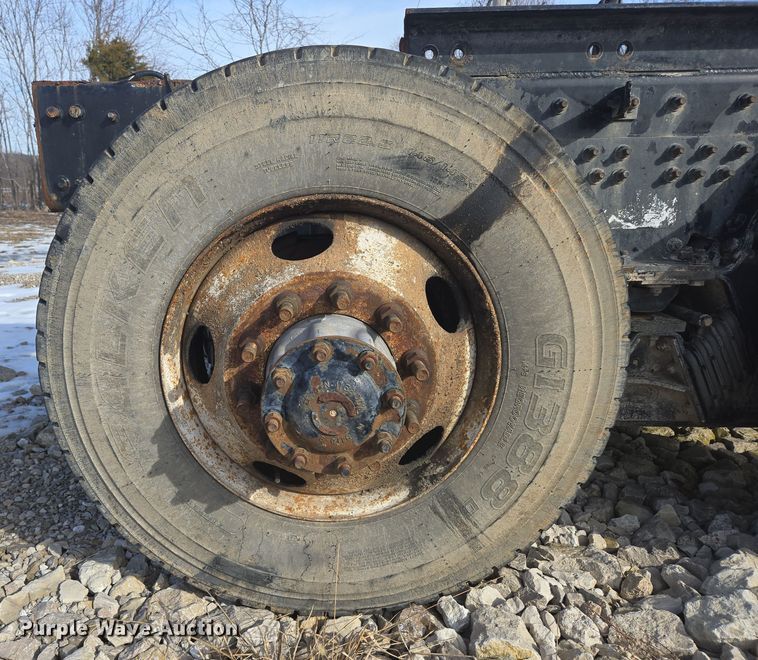 image for item DS5273 2015 Western Star 4700SF ready mix truck cab and chassis