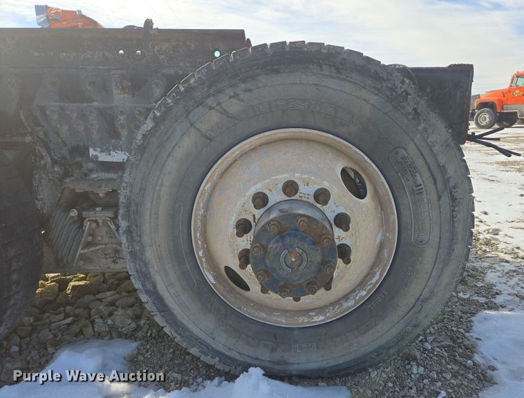 image for item DS5273 2015 Western Star 4700SF ready mix truck cab and chassis