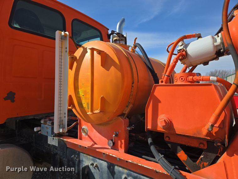 image for item DS5275 2007 Sterling L-Line ready mix truck