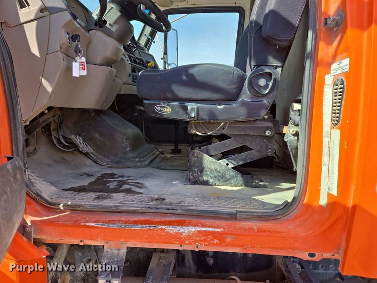 image for item DS5275 2007 Sterling L-Line ready mix truck