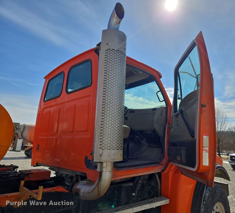 image for item DS5275 2007 Sterling L-Line ready mix truck