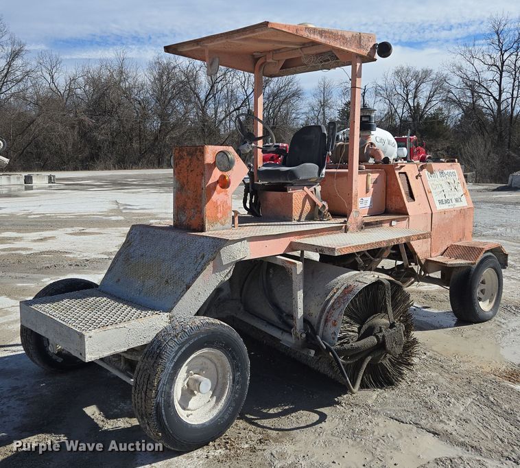 image for item DS5278 1992 Broce RJ300 broom